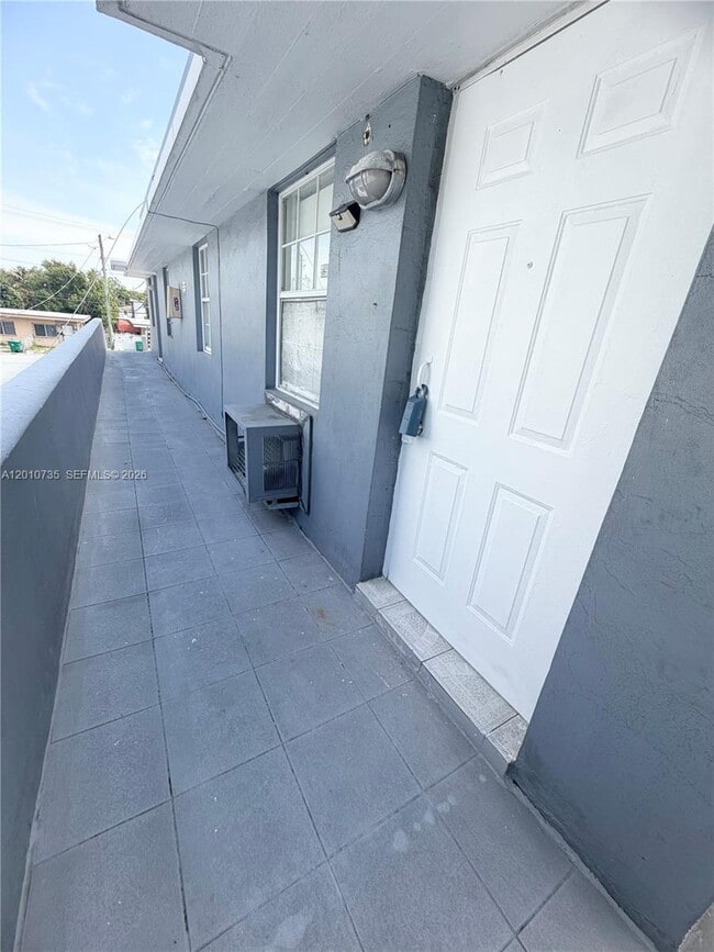 2736 SW 22nd Ave in Miami, FL - Building Photo - Building Photo