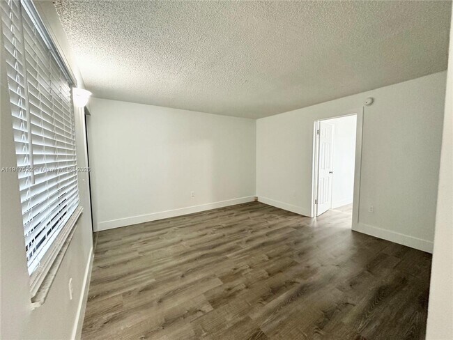 529 SW 4th St in Miami, FL - Building Photo - Building Photo