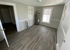 19 Geer St in Greer, SC - Building Photo