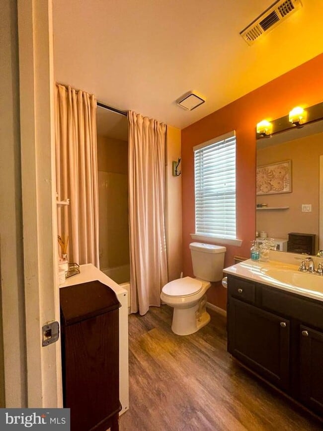 10204 Crested Iris Dr in Gaithersburg, MD - Foto de edificio - Building Photo