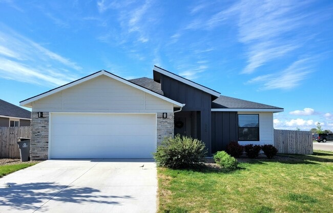 property at 925 SW Crested St