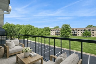 Champlin Drive & Elmcreek in Champlin, MN - Foto de edificio - Building Photo