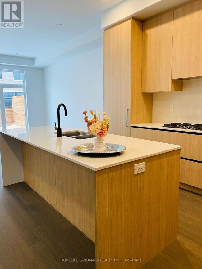 50 Lou Parsons Wy in Mississauga, ON - Building Photo - Building Photo