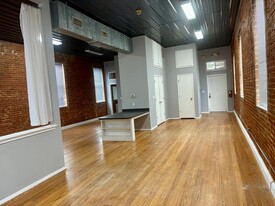 609 W Main St, Unit 203 - Back Loft in Denison, TX - Building Photo