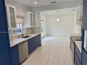 761 NE 77th St in Miami, FL - Foto de edificio - Building Photo