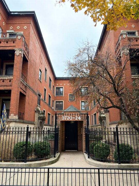 3722 N Sheffield Ave, Unit 3S in Chicago, IL - Foto de edificio