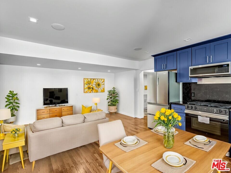 754 Croft Ave in Los Angeles, CA - Building Photo