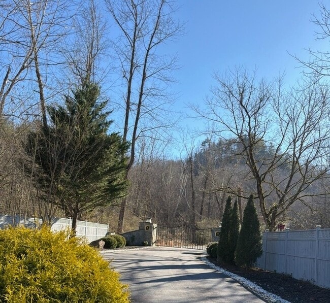 property at 127 Gardenia Ct