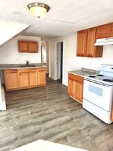 2 Seminole St, Unit Unit 2 in Warwick, RI - Foto de edificio - Building Photo