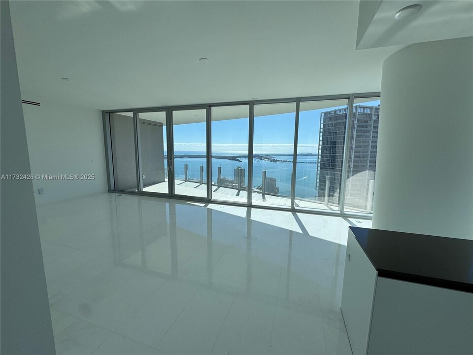 300 Biscayne Blvd in Miami, FL - Building Photo