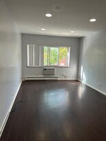 3815 N Pine Grove Ave, Unit ONE BED in Chicago, IL - Building Photo