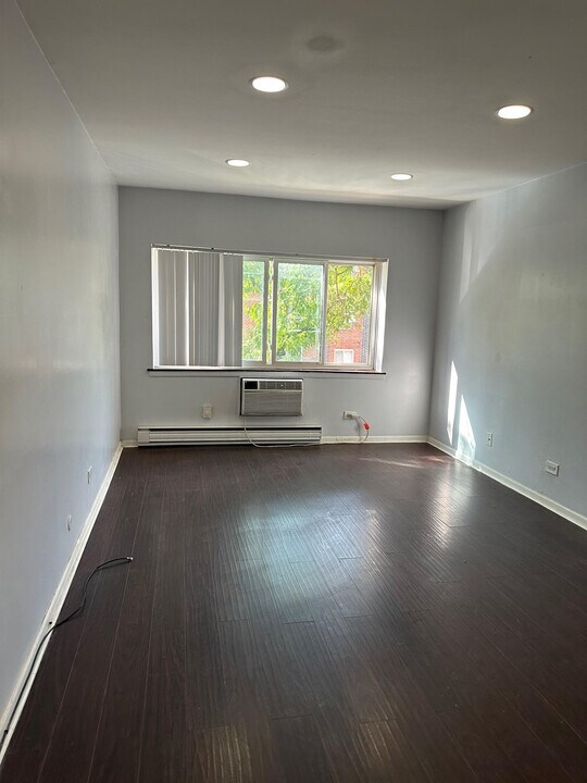 3815 N Pine Grove Ave, Unit ONE BED in Chicago, IL - Foto de edificio