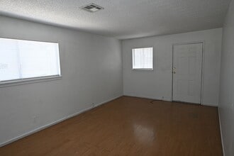 2301 Stewart Ave in Las Vegas, NV - Building Photo - Building Photo