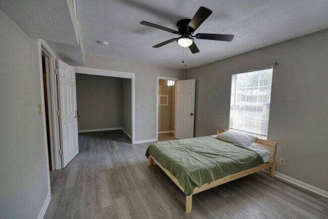 250 Arapahoe Dr in San Antonio, TX - Foto de edificio - Building Photo