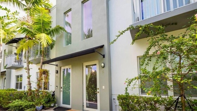 460 NE 35th Ct in Oakland Park, FL - Building Photo - Building Photo