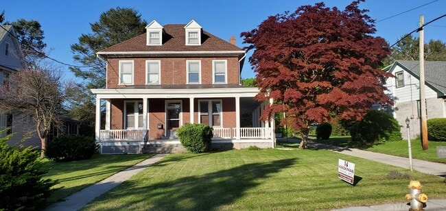 1054 Cornwall Rd, Unit 1054 A first floor large