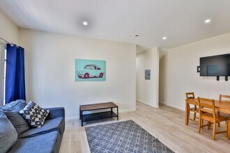 821 Chestnut Ave, Unit 3 in Long Beach, CA - Building Photo - Building Photo