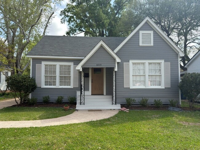 property at 4019 Akard Ave