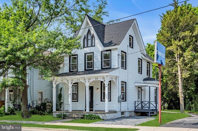 property at 19 E Main St