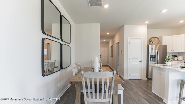 54 Peregrine Way in Burlington, NJ - Building Photo - Building Photo