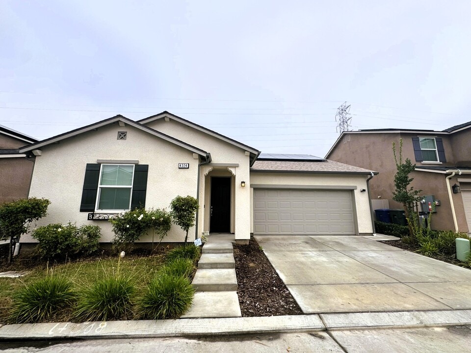 4324 N Sandrini Ave in Fresno, CA - Building Photo