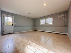 14 Orchard St in Clifton, NJ - Building Photo - Building Photo