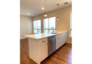 1 Everett St, Unit 501 in Boston, MA - Building Photo - Building Photo