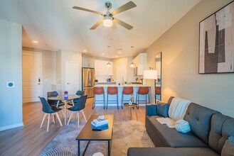 777 E Stella Ln in Phoenix, AZ - Building Photo - Building Photo