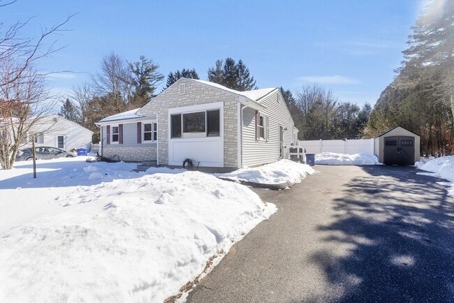 47 Campbell Dr in Easthampton, MA - Building Photo - Building Photo