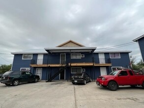 1303 E Eistetter St in Laredo, TX - Building Photo - Building Photo