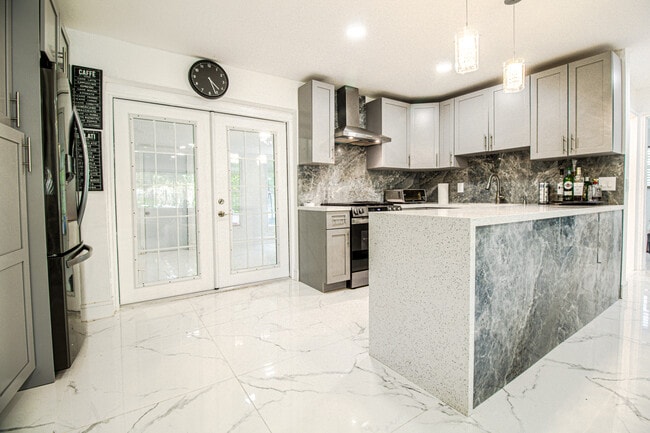 property at 5601 SW 38th St