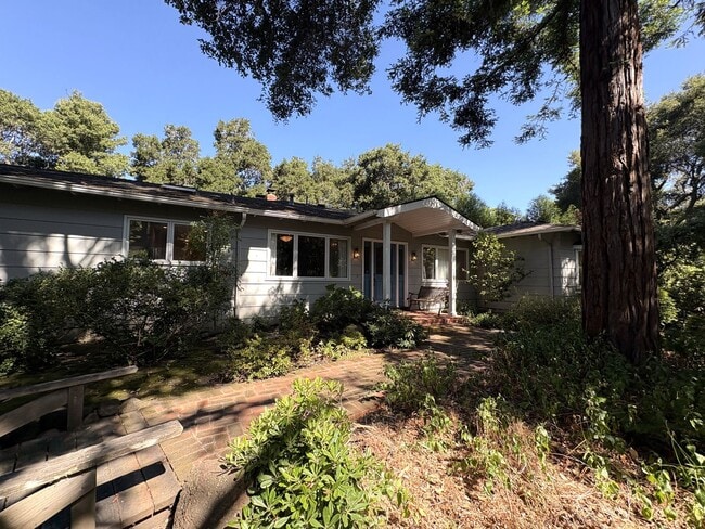 property at 621 Menlo Oaks Dr