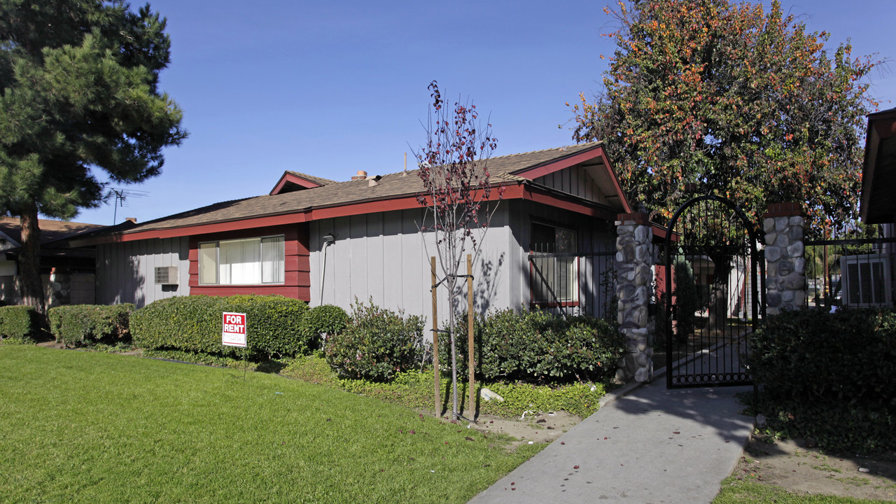 4654 Bandera St in Montclair, CA - Building Photo