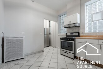 2202 W Belmont Ave, Unit 1R in Chicago, IL - Building Photo - Building Photo