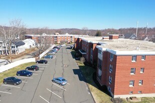 185 Melba St, Unit 204 in Milford, CT - Building Photo