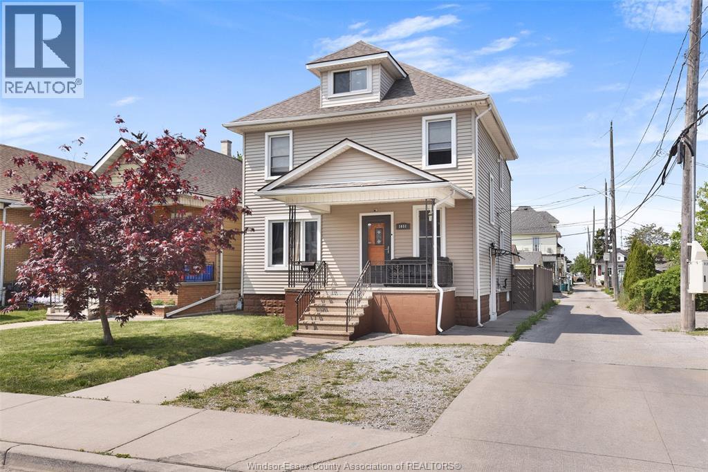 1031 Moy Ave in Windsor, ON - Building Photo