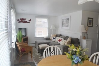 66 1st Ave in Manasquan, NJ - Foto de edificio - Building Photo