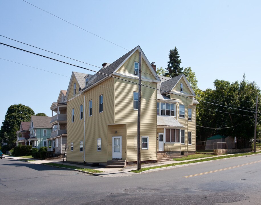 591 Stanley St in New Britain, CT - Building Photo