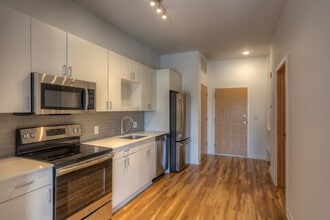 Blackstone Station in Omaha, NE - Foto de edificio - Interior Photo