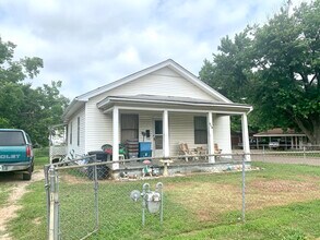 328 N Cleveland Ave in Shawnee, OK - Building Photo - Building Photo