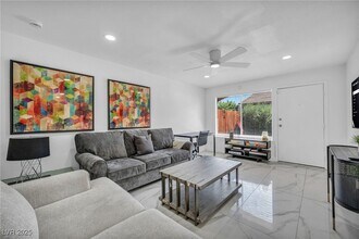 1453 Santa Anita Dr in Las Vegas, NV - Building Photo - Building Photo