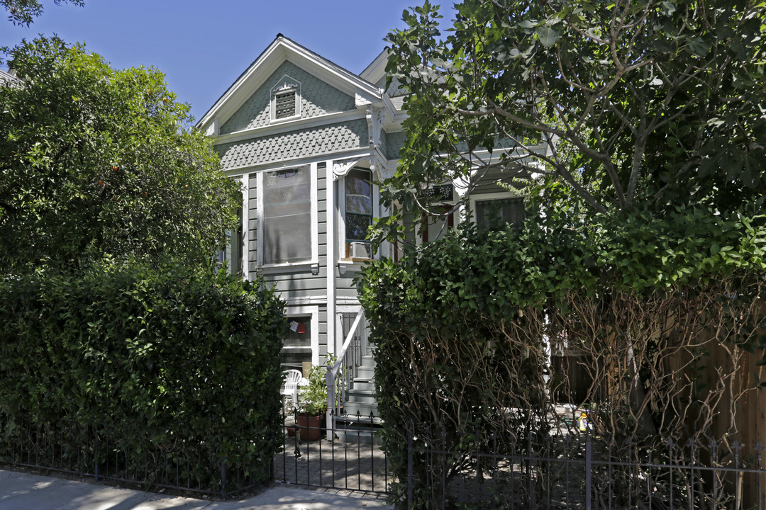 'p' St. Manor Apartments in Sacramento, CA - Building Photo