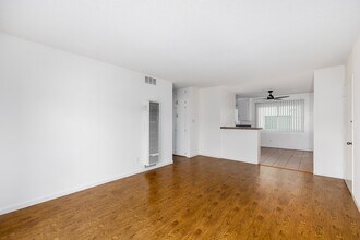 5640 Fair Ave in North Hollywood, CA - Foto de edificio - Interior Photo