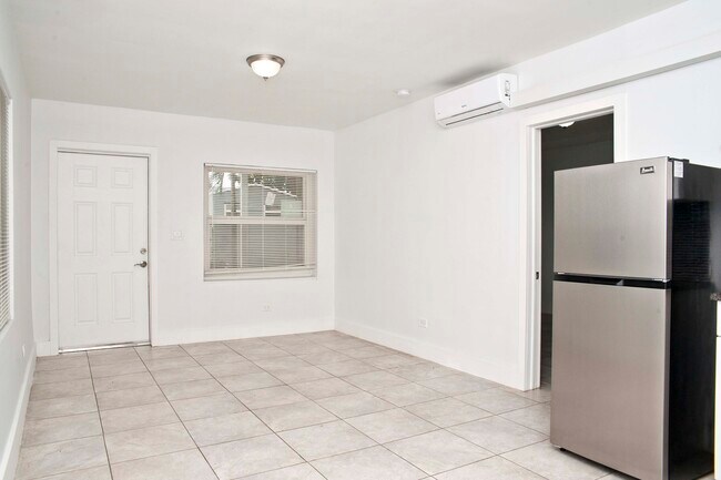 12322 NE 6th Ave in North Miami, FL - Building Photo - Building Photo