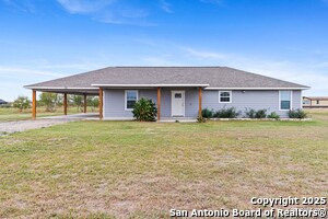 1034 Co Rd 6710 in Natalia, TX - Building Photo - Building Photo