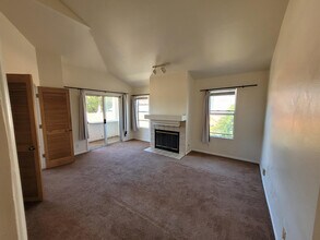 433 E Ave, Unit C in Coronado, CA - Building Photo - Building Photo