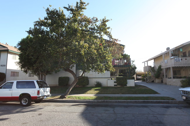 19206 Bryant St in Northridge, CA - Building Photo - Building Photo