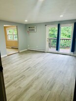 8 Mayberry Dr in Westborough, MA - Building Photo