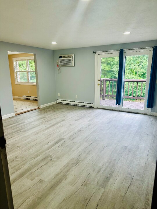 8 Mayberry Dr in Westborough, MA - Building Photo