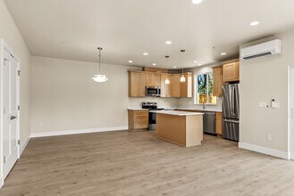 2278 Sandy Dr in Eugene, OR - Foto de edificio - Building Photo